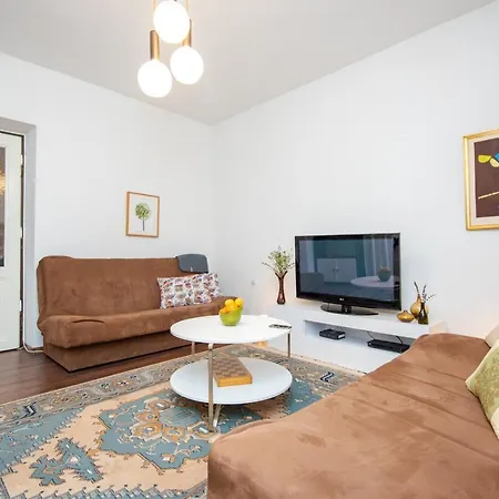 Apartment Dalmatinska *