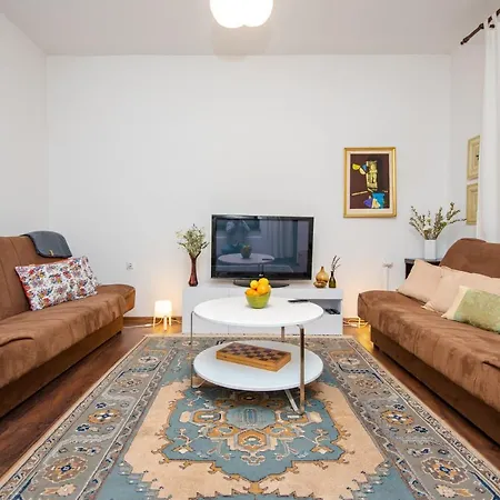 Dalmatinska 아파트 *