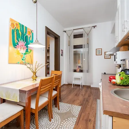 Apartment Dalmatinska *